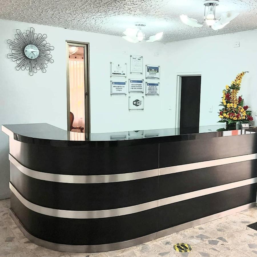 Hotel Emperador Барбоса Екстериор снимка